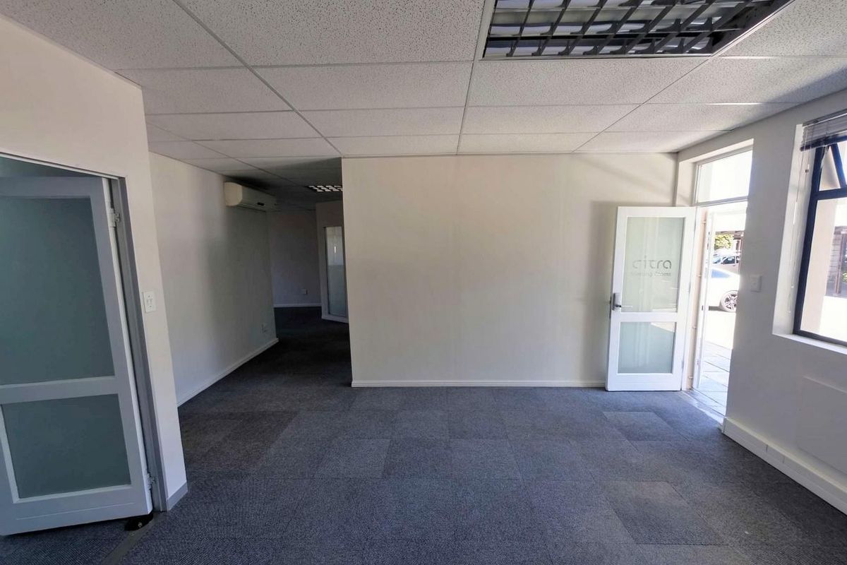 Well-Positioned Ground Floor Office in Secure Business Park - Photo 3