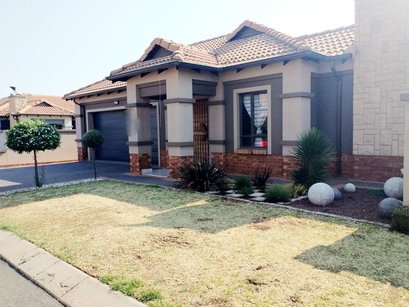 STUNNING 3 BEDROOM HOUSE FOR SALE IN SUNAIR PARK - Photo 2