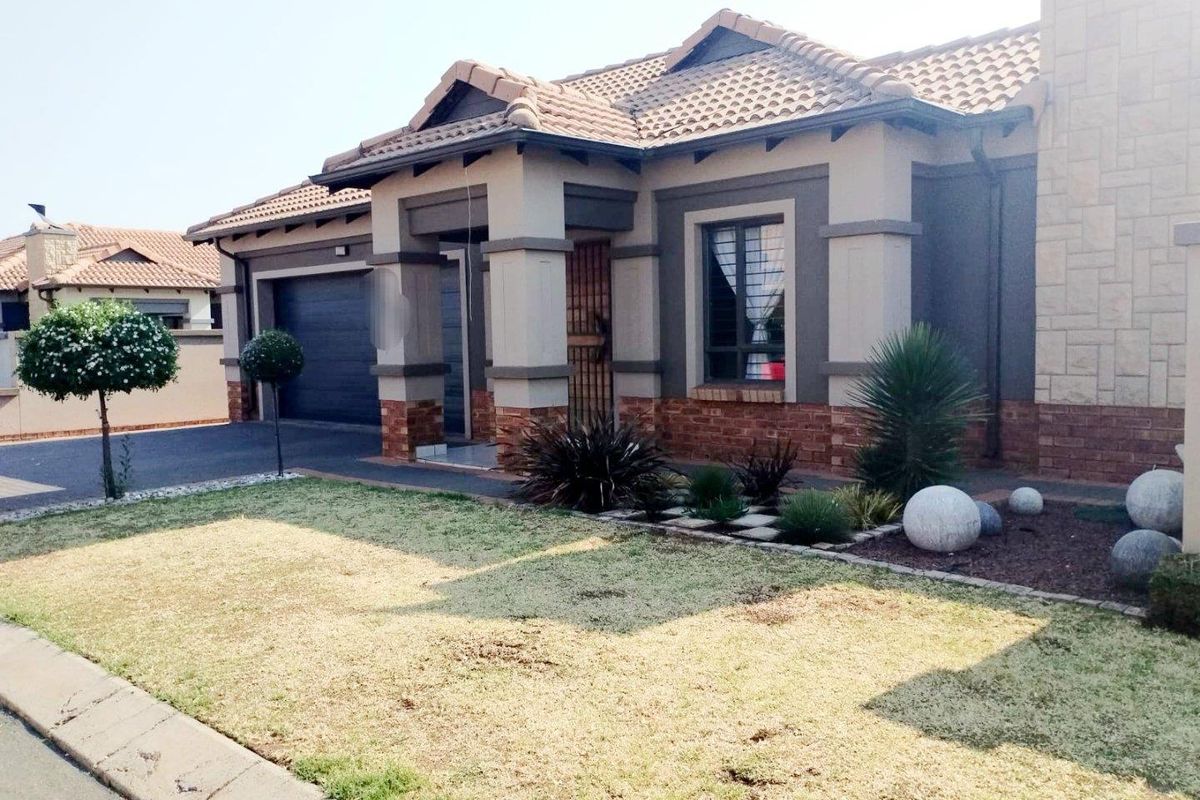 STUNNING 3 BEDROOM HOUSE FOR SALE IN SUNAIR PARK - Photo 2