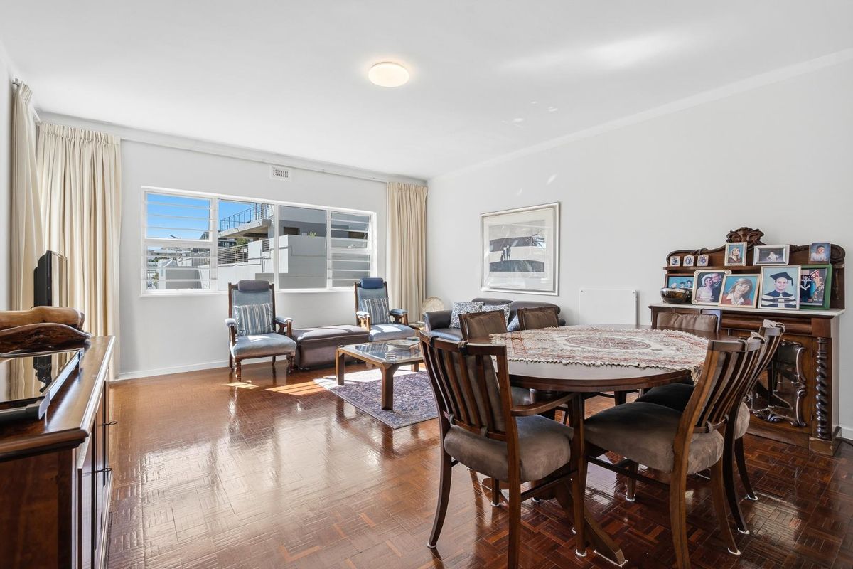 Sea Point Living: Balcony, Garage, and Great Potential - Photo 4