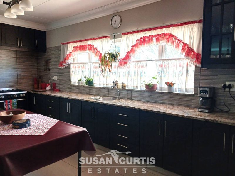 Beautiful Developed Small Holding - Photo 3