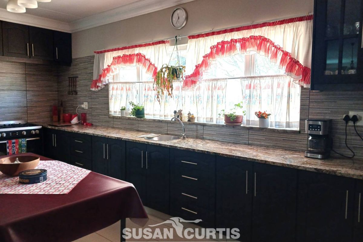 Beautiful Developed Small Holding - Photo 3