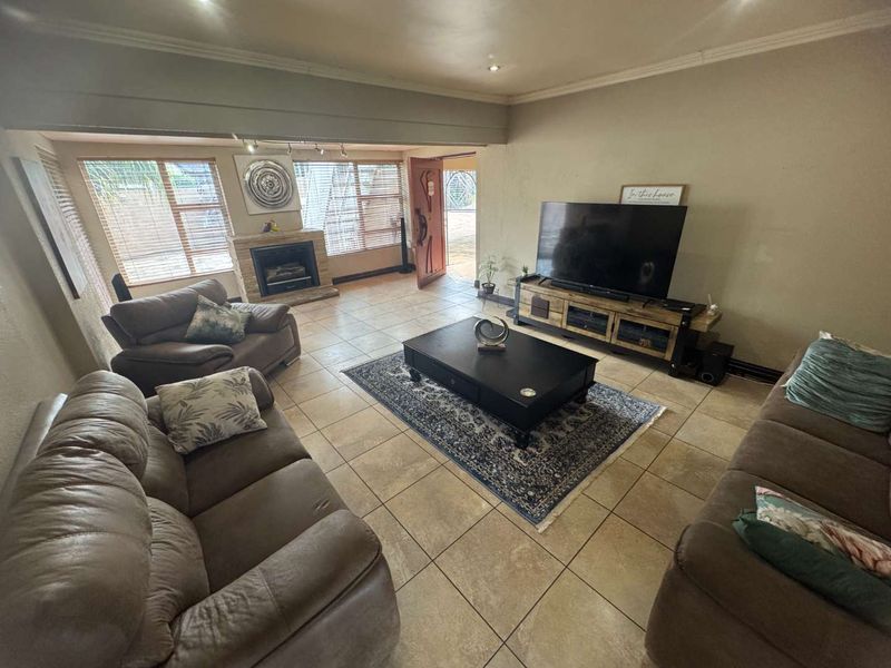 Family home for sale in Brackendowns - Photo 5