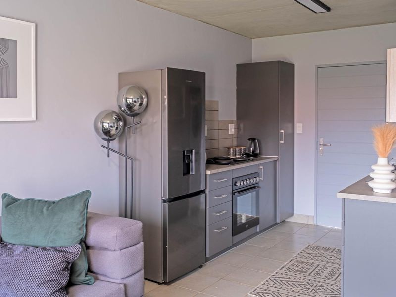 Brand New 2 Bed 2 Bathroom ultra-modern Apartment. Invest now!t! - Photo 4