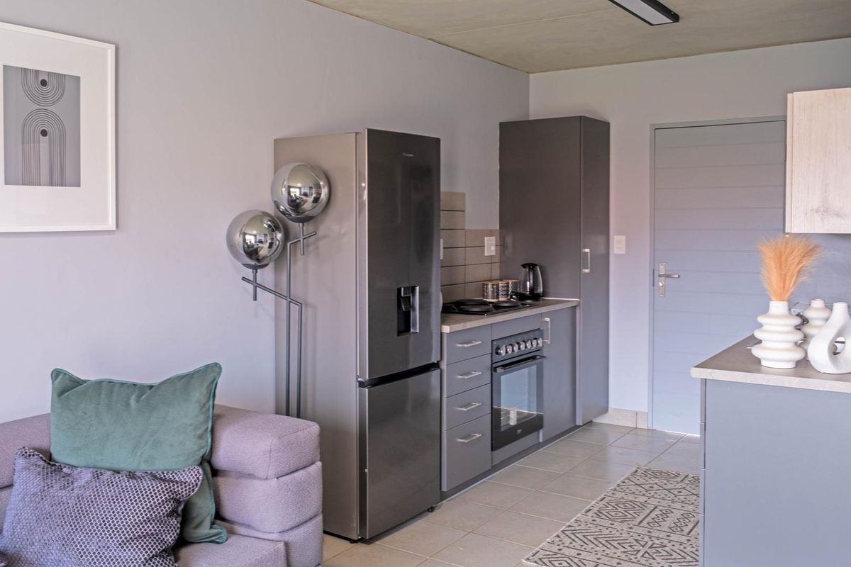 Brand New 2 Bed 2 Bathroom ultra-modern Apartment. Invest now!t! - Photo 4