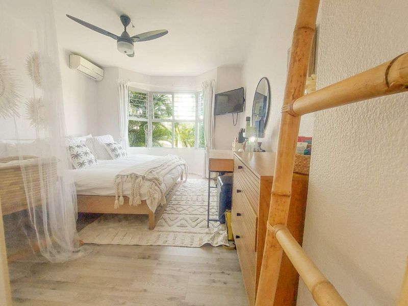 Modern, sleek and recently renovated garden townhouse! - Photo 6