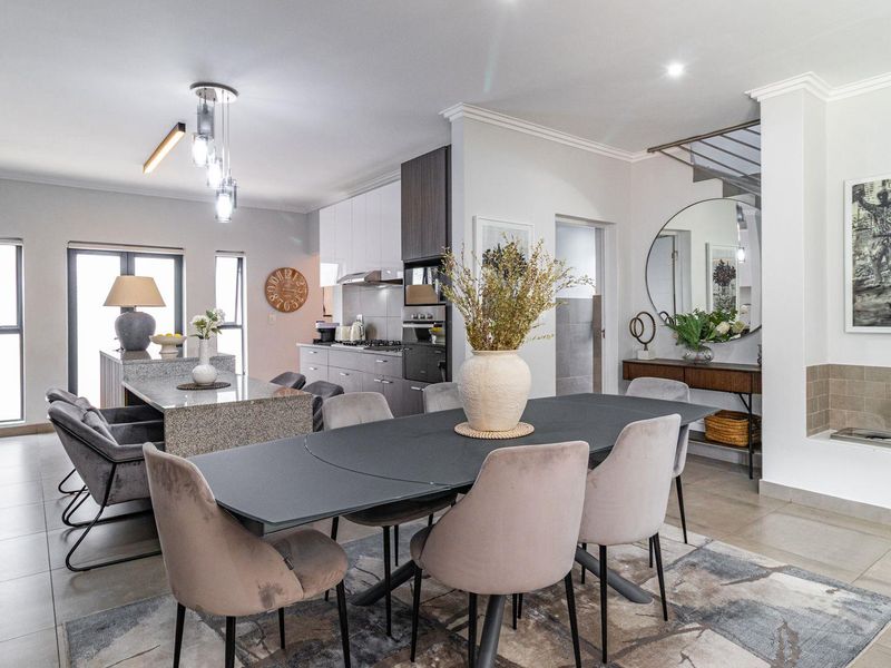 Four-bedroom furnished cluster in Bryanston - Photo 9