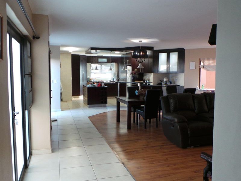 Perfect for the extended family or to earn an extra income. - Photo 5