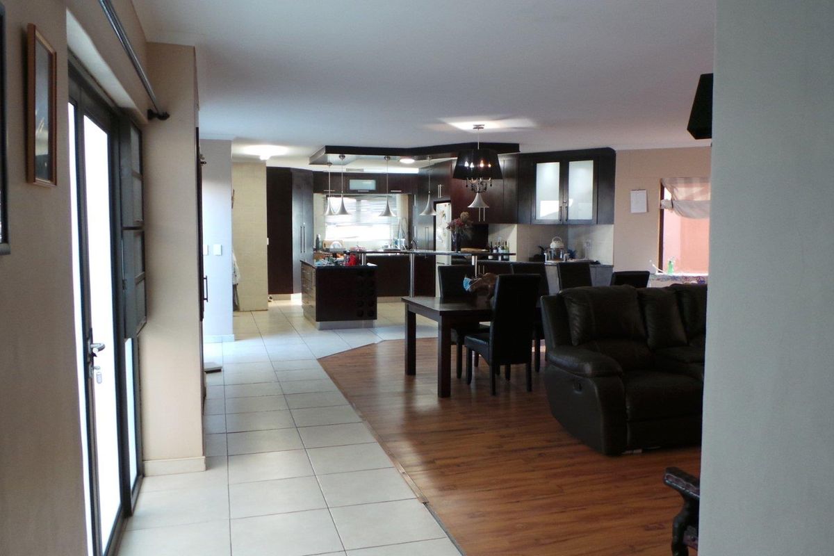 Perfect for the extended family or to earn an extra income. - Photo 5