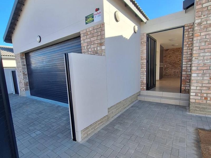 Swakopmund- For Sale- N$3 980 000 - Photo 2