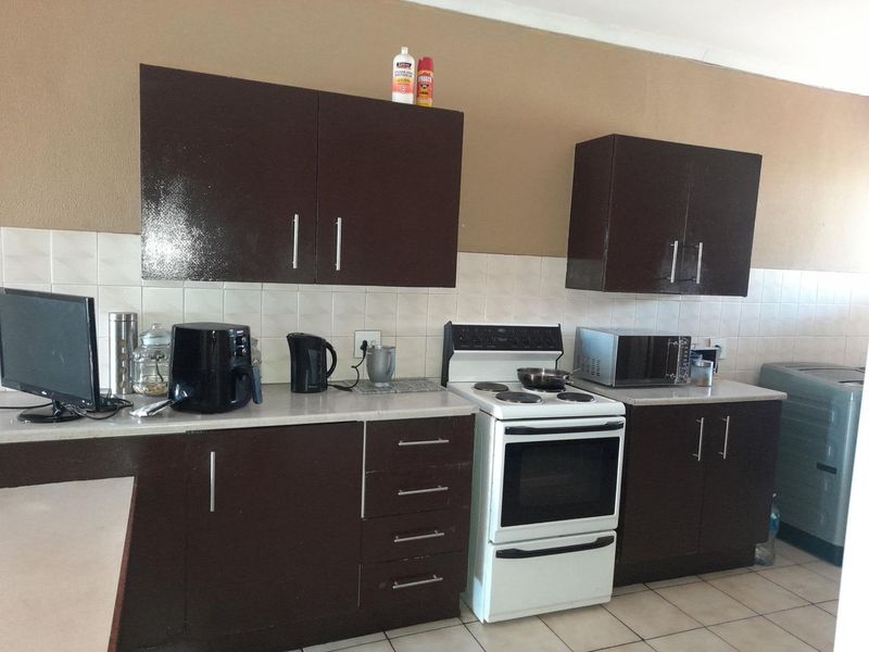 Spacious Living in a Prime Pretoria North Location. - Photo 4