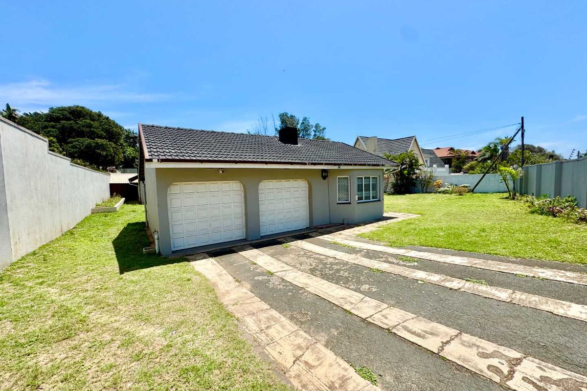 Hendra Estates - Modern Coastal Gem — Spacious Single-Level Home with Pool and Prime Beachside Location! - Photo 3