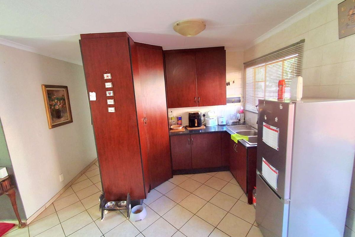 3 Bedroom Townhouse in Willow Park Manor - Photo 4