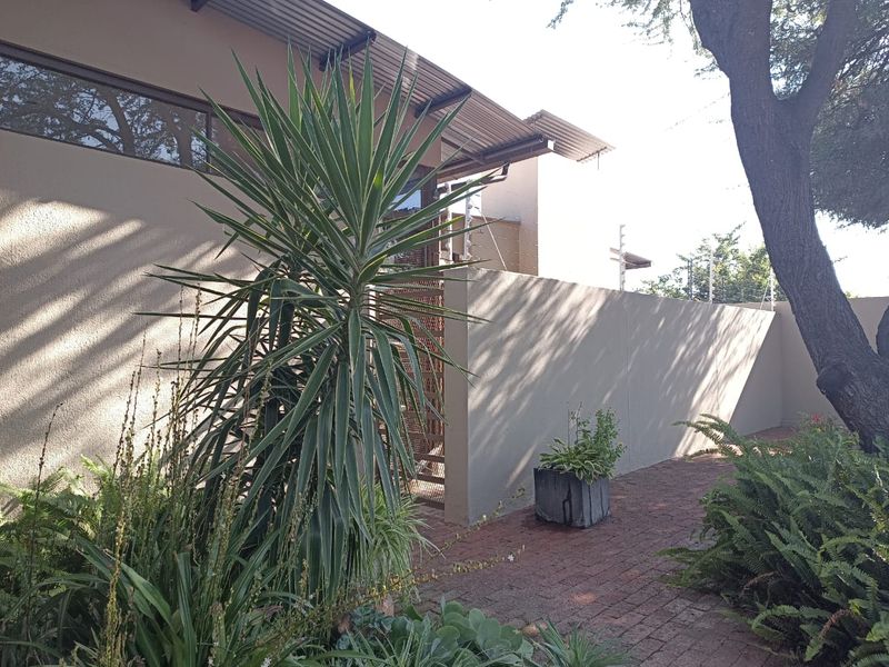 3 Bedroom Townhouse For Sale in Olympia - Photo 3