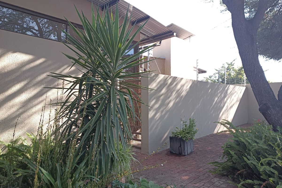 3 Bedroom Townhouse For Sale in Olympia - Photo 3