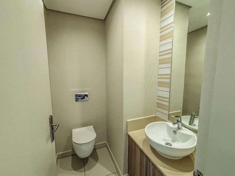 Luxury Modern 2 Bedroom, 2 Bathroom Apartment for Sale in Prime Rosebank location - Photo 8