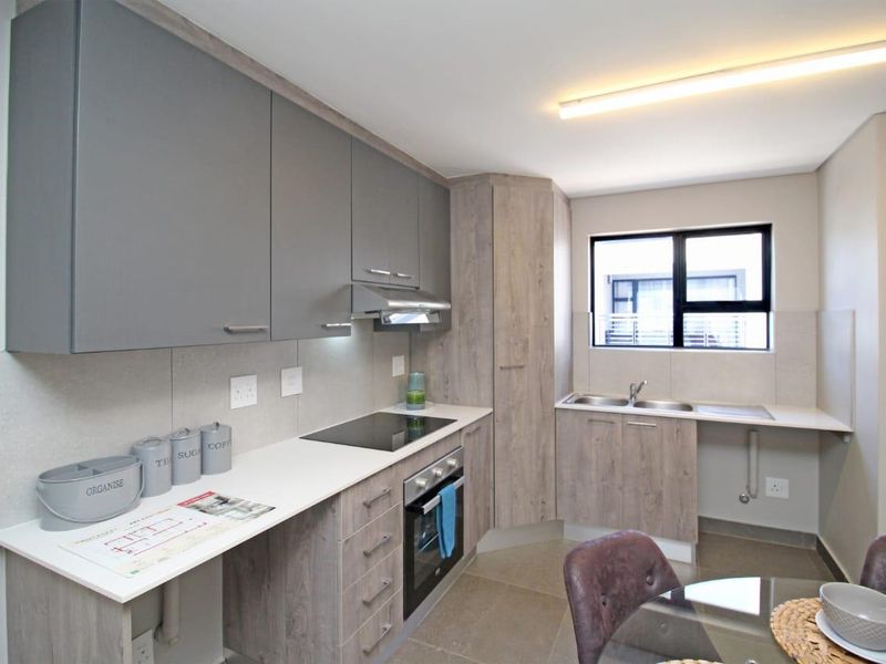 A  Modern 2 bedroom Apartment For Sale. - Photo 4