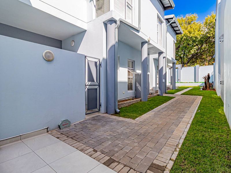 Modern Luxury Meets Secure Estate Living in the Heart of Ferndale - Photo 4