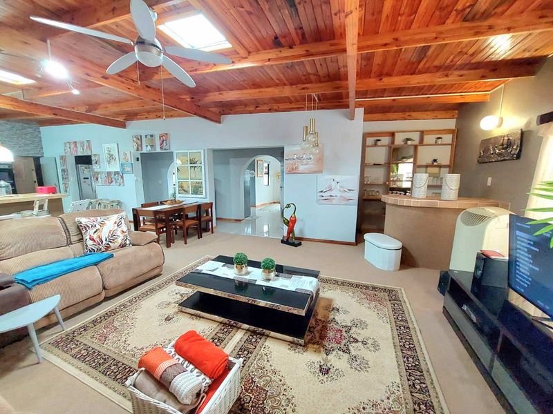 Exceptional 5-Bedroom Home in North Dune – Below Market Value! - Photo 10