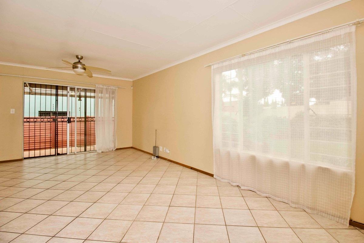 The ideal home in a great neighbourhood - Photo 3