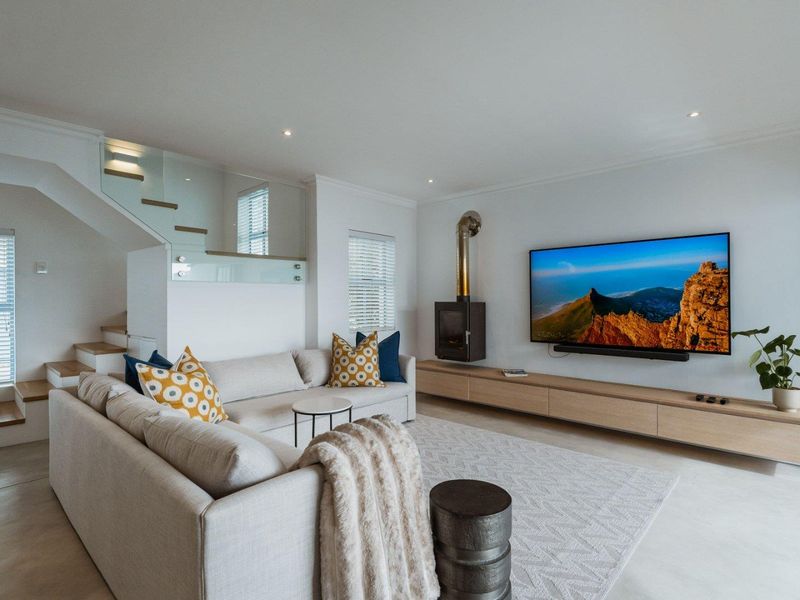 Exceptional Fully Furnished 3 bedroom coastal dream home to rent - Photo 6