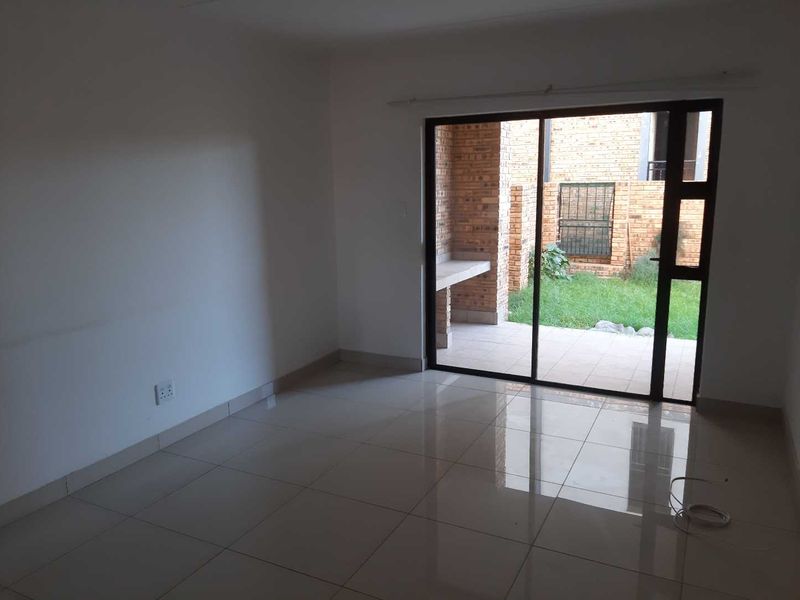 Stunning ground floor unit - Photo 6