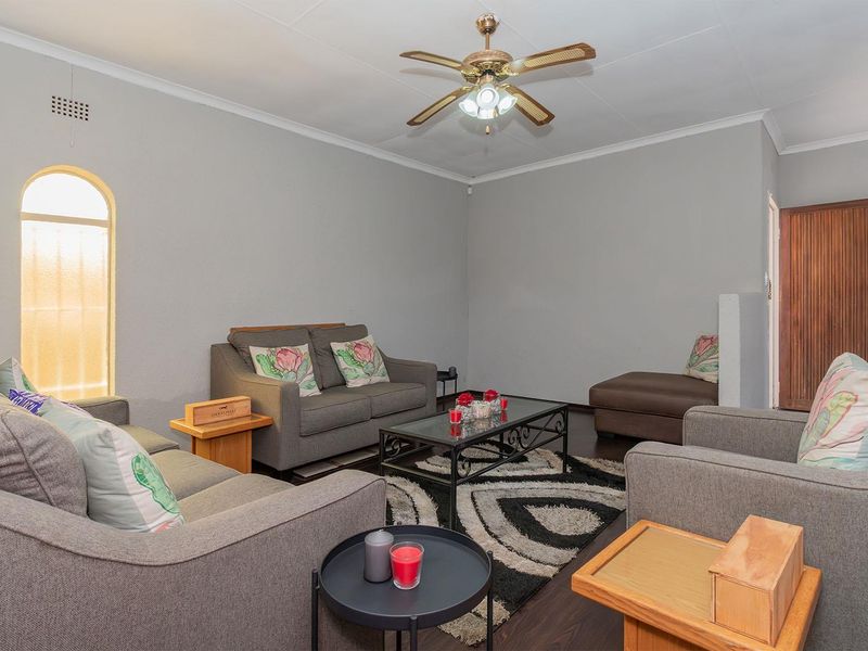 Lovely 3-Bedroom Family Home with Pool in Van Riebeeck Park - Photo 5