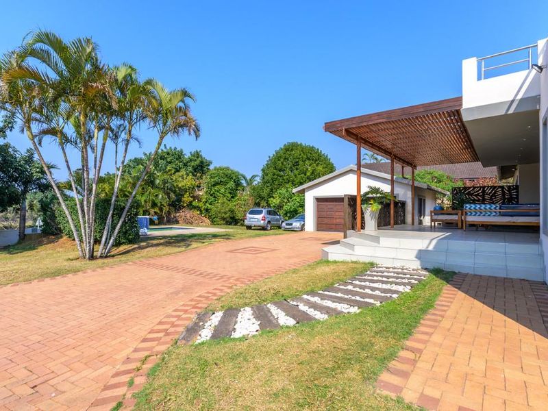 Hendra - Expansive Coastal Property with Guest House Potential - Photo 8
