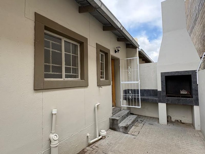 Modern two bedroom unit with one full batroom & braai - Photo 9