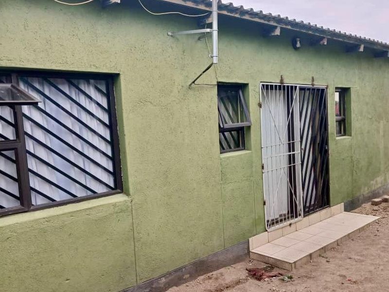 🌟 Investor’s Dream: Dual Income Property on Corner Erf in Extension 8/9, Okahandja! 🌟 - Photo 4