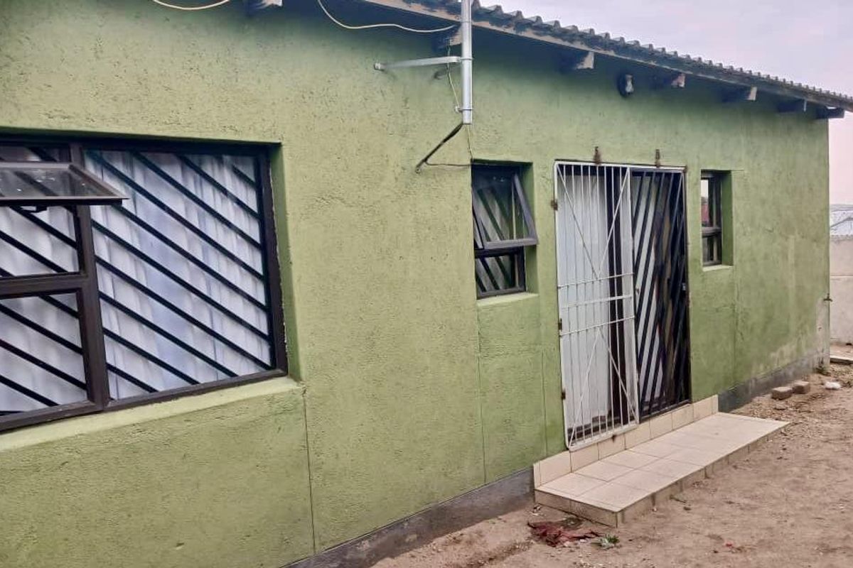 🌟 Investor’s Dream: Dual Income Property on Corner Erf in Extension 8/9, Okahandja! 🌟 - Photo 4