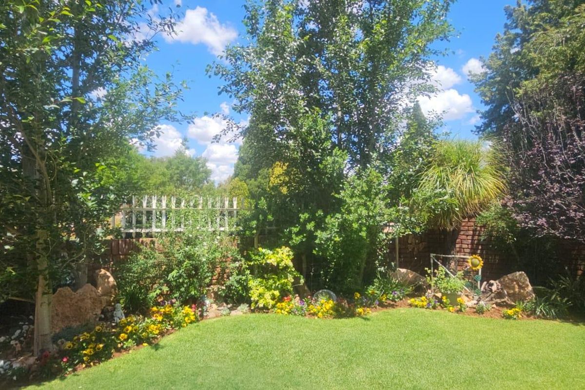 Charming 3-Bedroom Townhouse in Camelot Estate - Photo 4