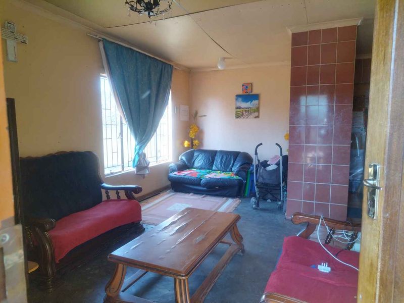 3 bedrooms house for sale in Soshanguve FF - Photo 9