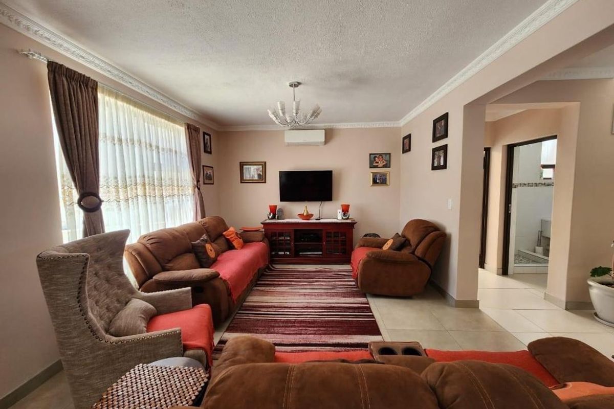 Auasblick 3 bedroom house for sale N$8.3 million - Photo 4