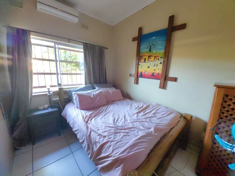 Charming 3-Bedroom Family Home with Pool in Safe Street - Photo 7