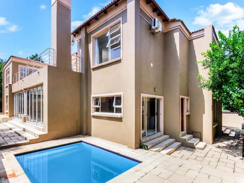 4 Bedroom House for Sale in Dainfern - Photo 10