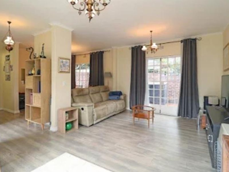 2 Bedroom Duplex Townhouse in beautiful complex - Photo 4