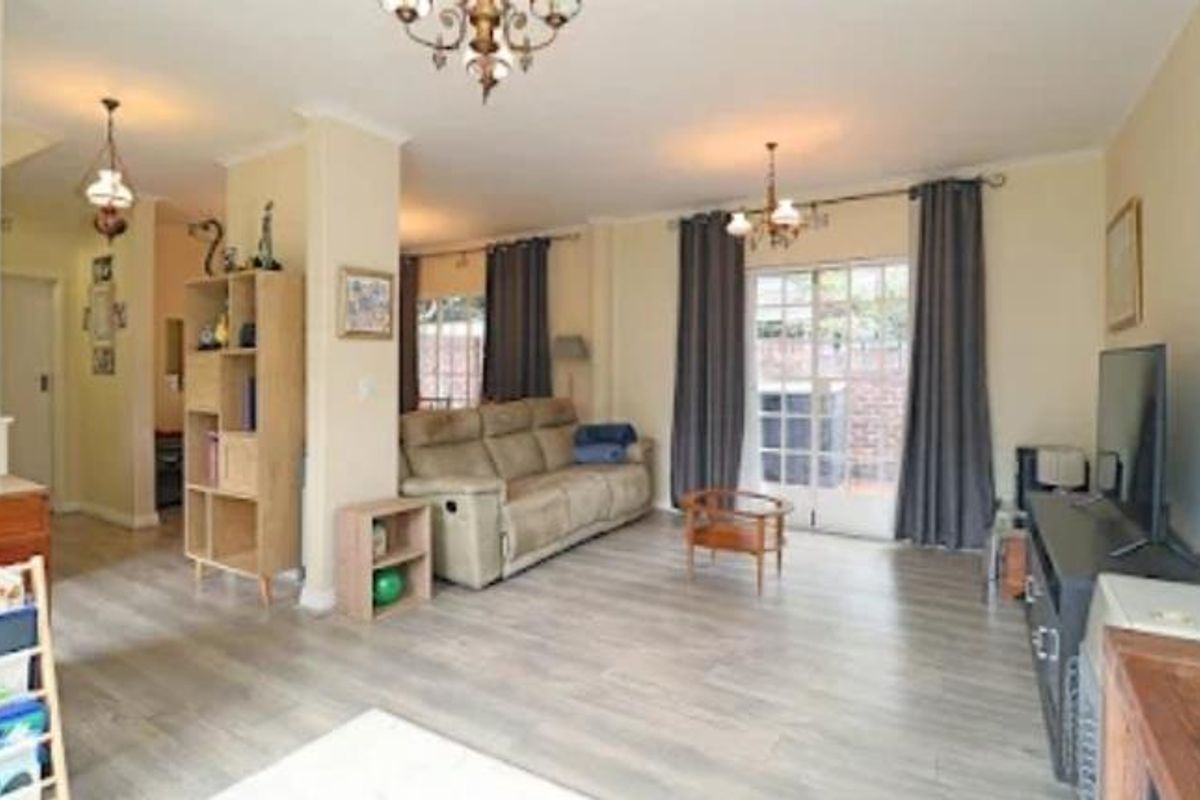 2 Bedroom Duplex Townhouse in beautiful complex - Photo 4