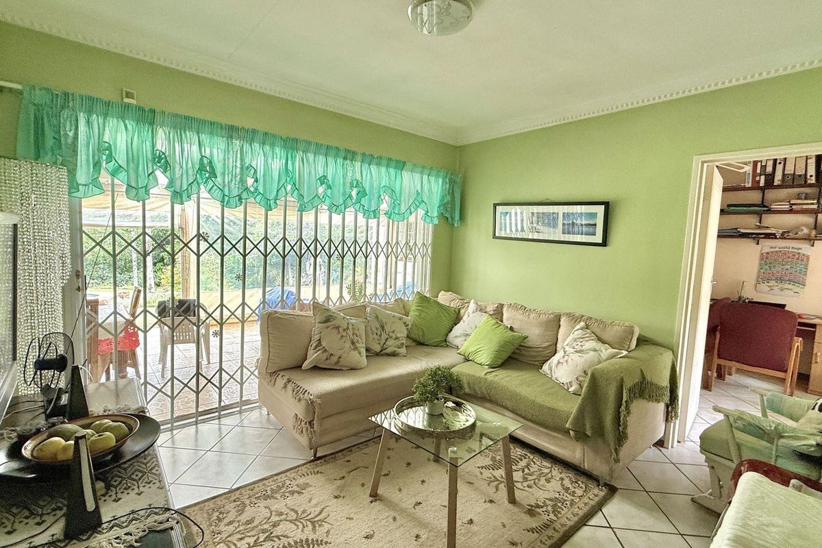 Spacious Family Home for Sale in Oak Park - Photo 3