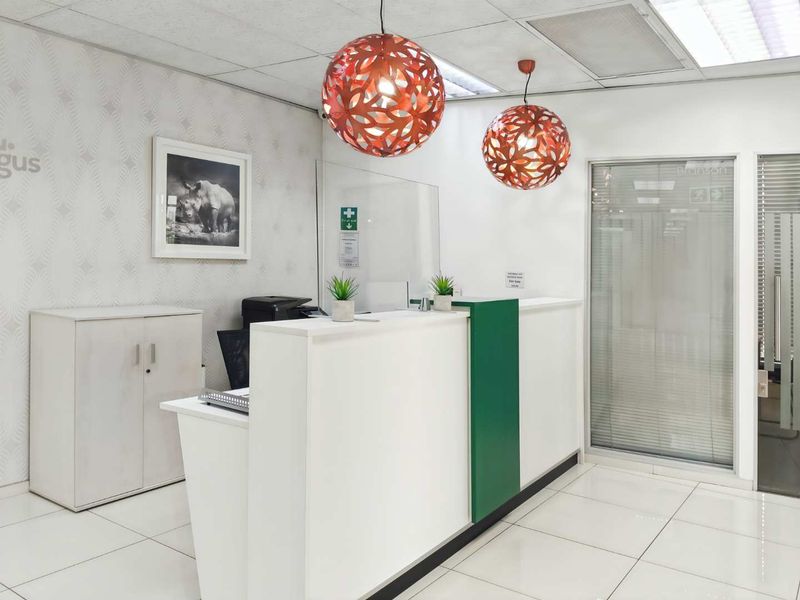 Fully serviced open plan office space for you and your team in Regus North West Province - Photo 4