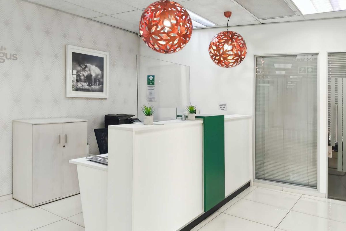 Fully serviced open plan office space for you and your team in Regus North West Province - Photo 4