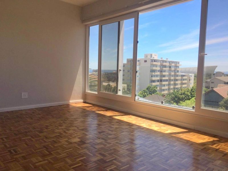 Unfurnished studio with parking bay - Photo 2