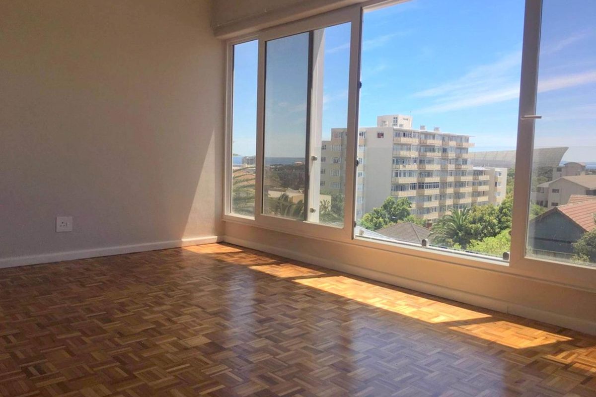 Unfurnished studio with parking bay - Photo 2