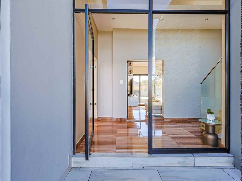 EXCLUSIVE 8 BEDROOM LUXURY HOME IN THE HILLS GAME RESERVE – WHERE ELEGANCE MEETS NATURE - Photo 9