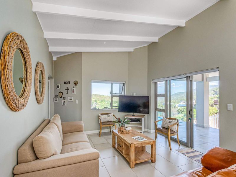 Modern Comfort Meets Untamed Nature in Brenton-on-Sea - Photo 5