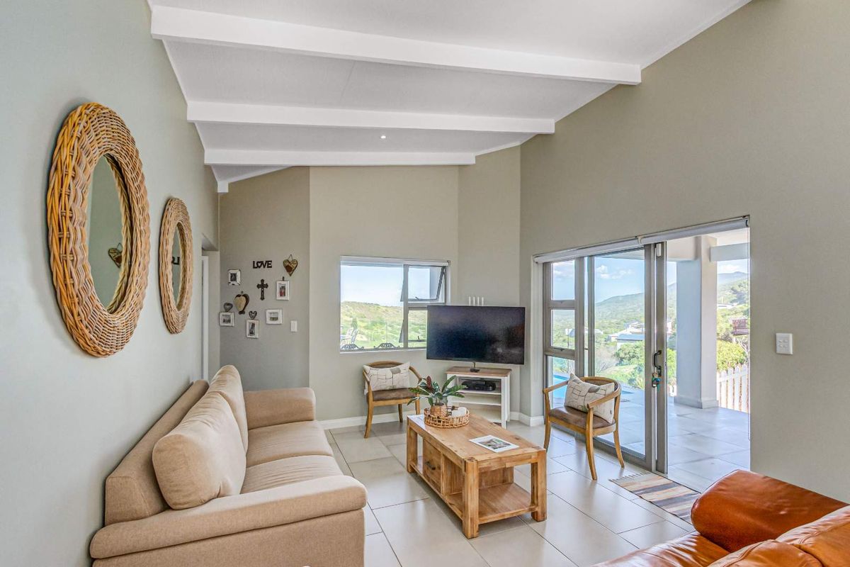 Modern Comfort Meets Untamed Nature in Brenton-on-Sea - Photo 5