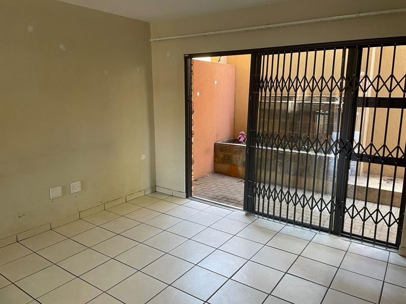 Ground Floor Unit NOT PET FRIENDLY - Photo 5