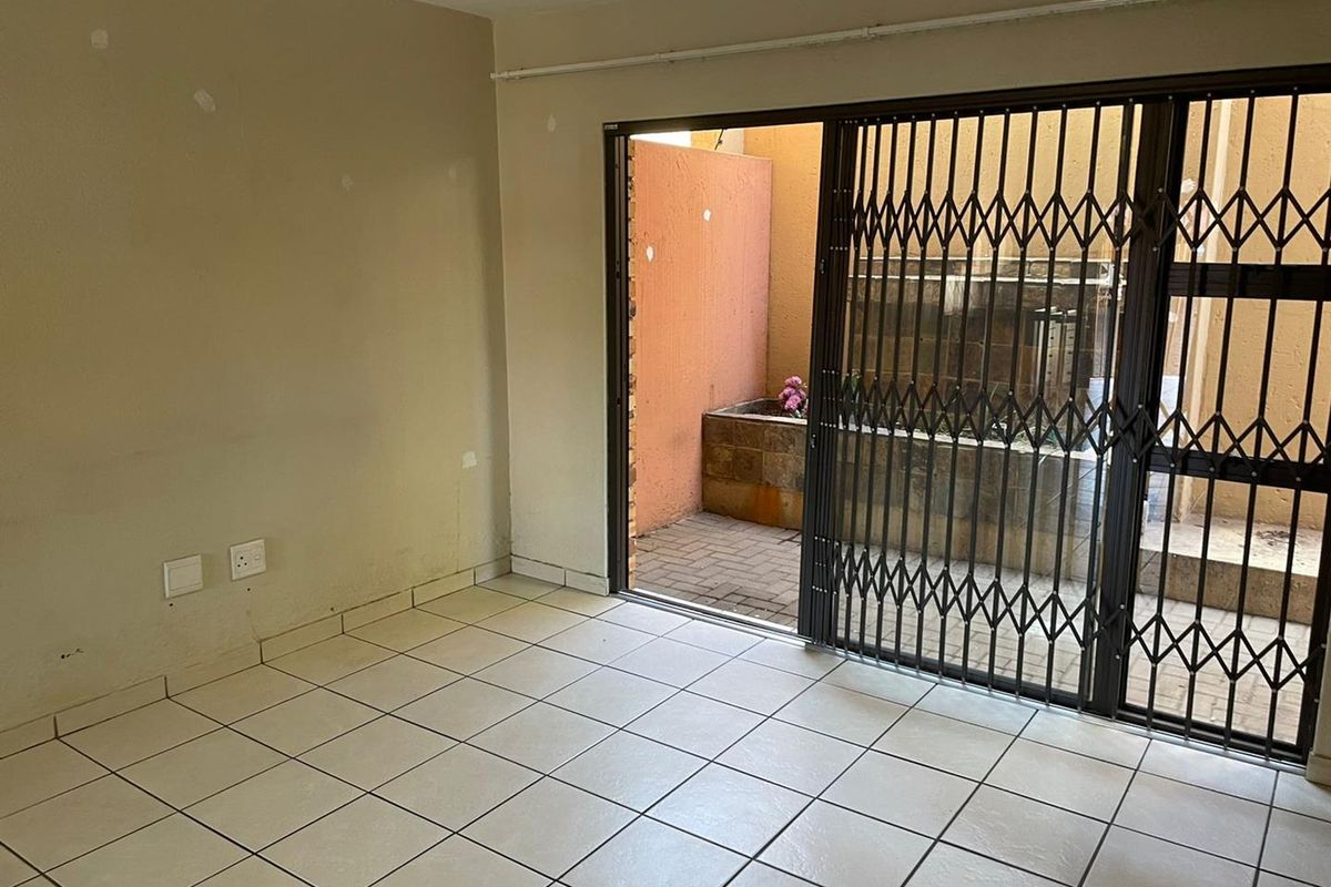 Ground Floor Unit NOT PET FRIENDLY - Photo 5
