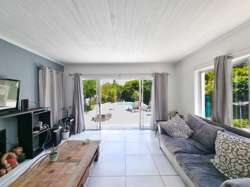 A Coastal Canvas: Where Vision Becomes Lifestyle - Photo 7