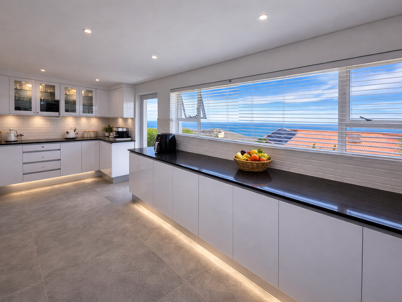 Exquisite Coastal Living: Modern Masterpiece with Panoramic Sea Views - Photo 5